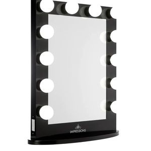 High quality vanity mirror like brand new. Amazing quality!!